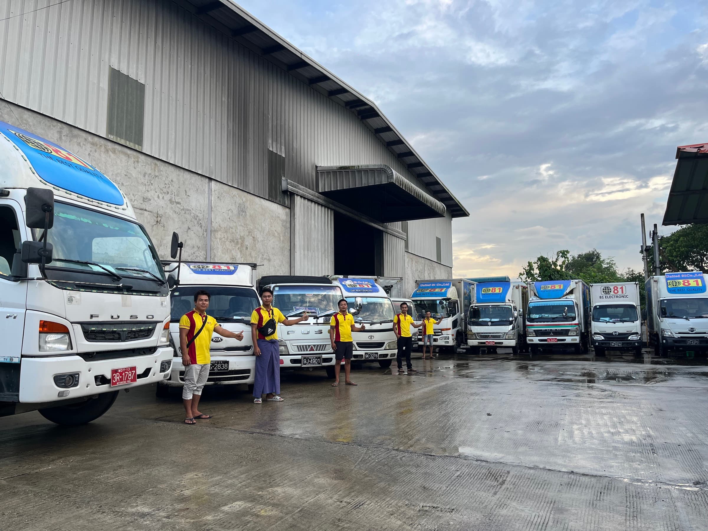 ကုန်ကား ၄၀ စီး · မြန်မာပြည် တစ်ဝန်း